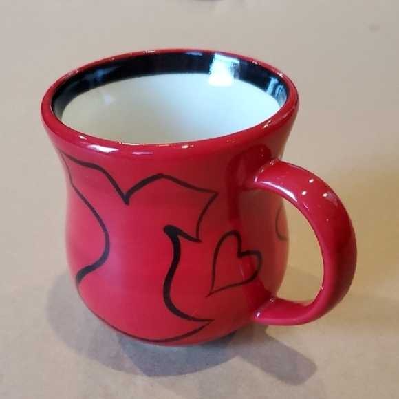 Gail Pittman rare 05 signed Vibrant Red and Black Heart Design Mug - Picture 1 of 6